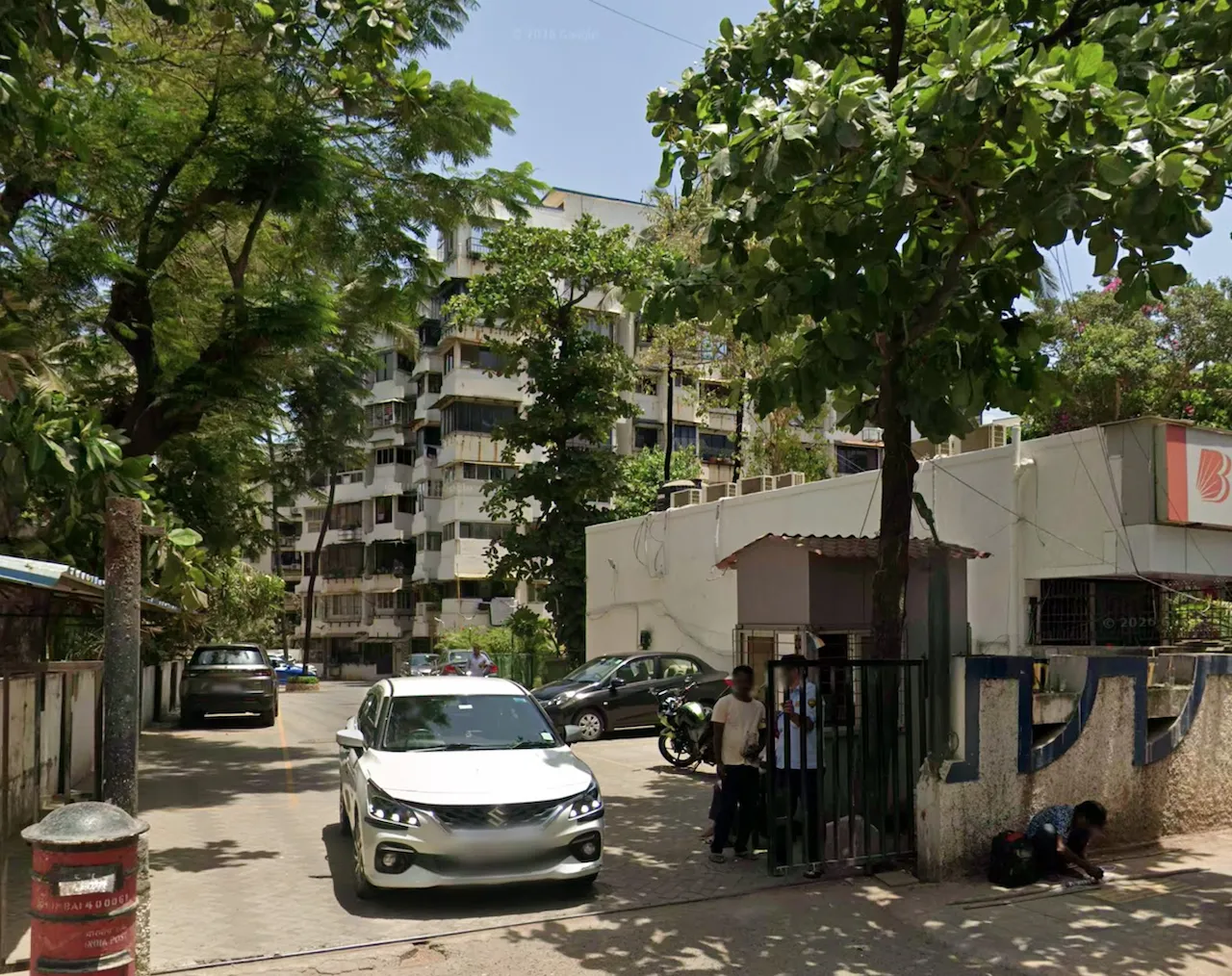 1.5 Gold Crown for Rent in Andheri West