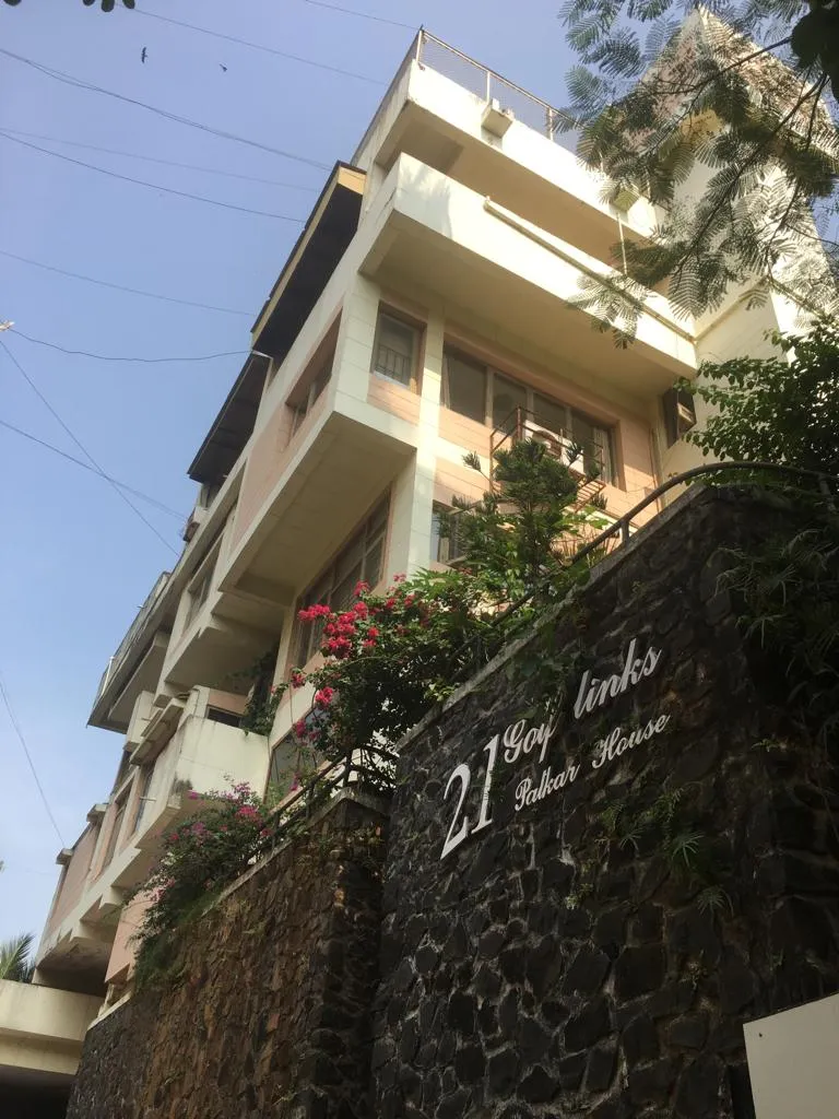 2 BHK Golf Links