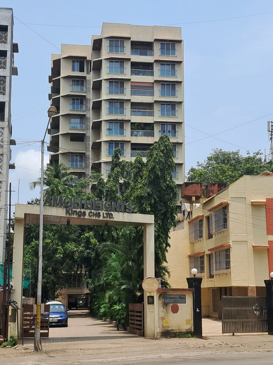 3 BHK Semi-Furnished in Kings , Santacruz East
