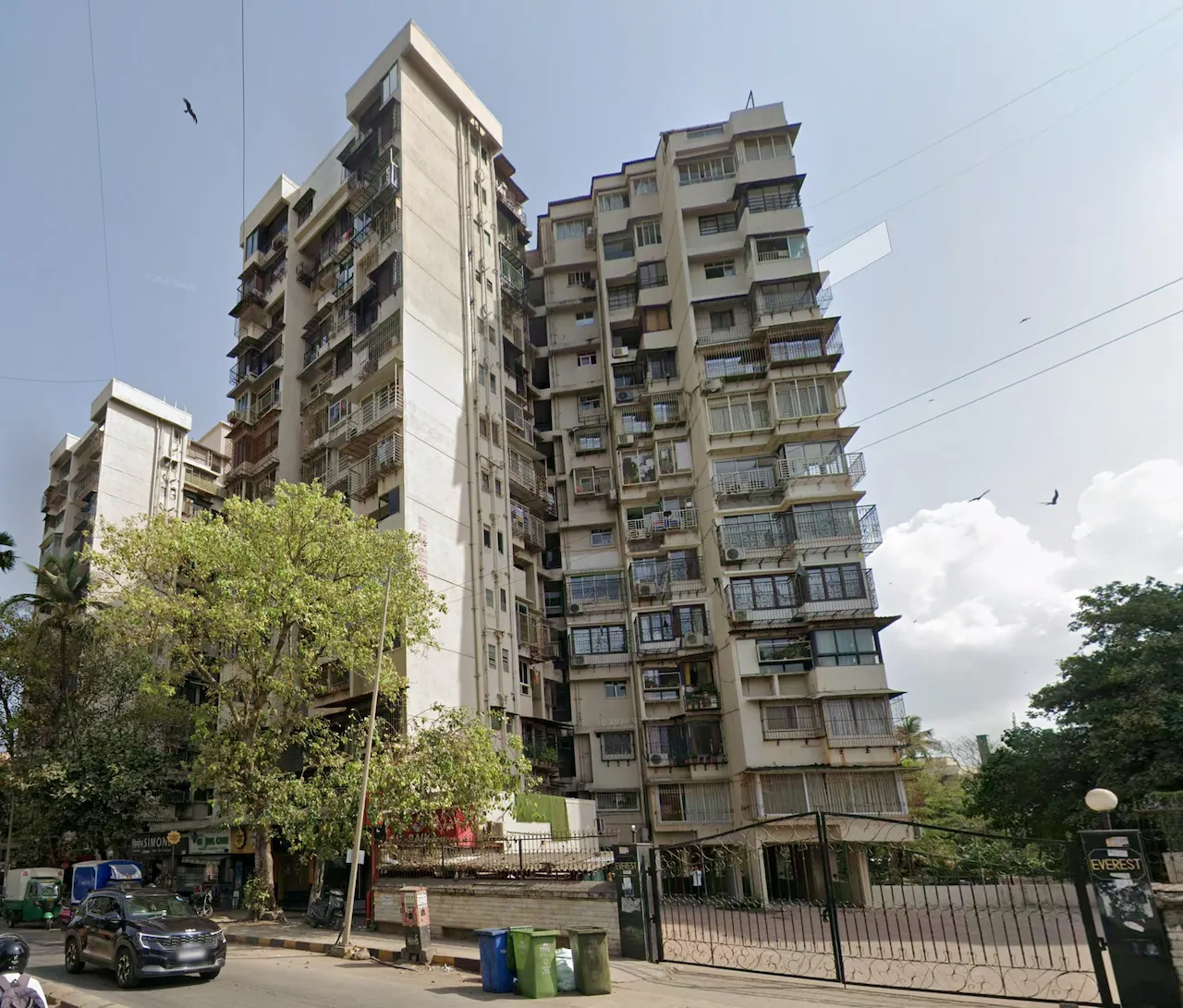 Everest Apartments