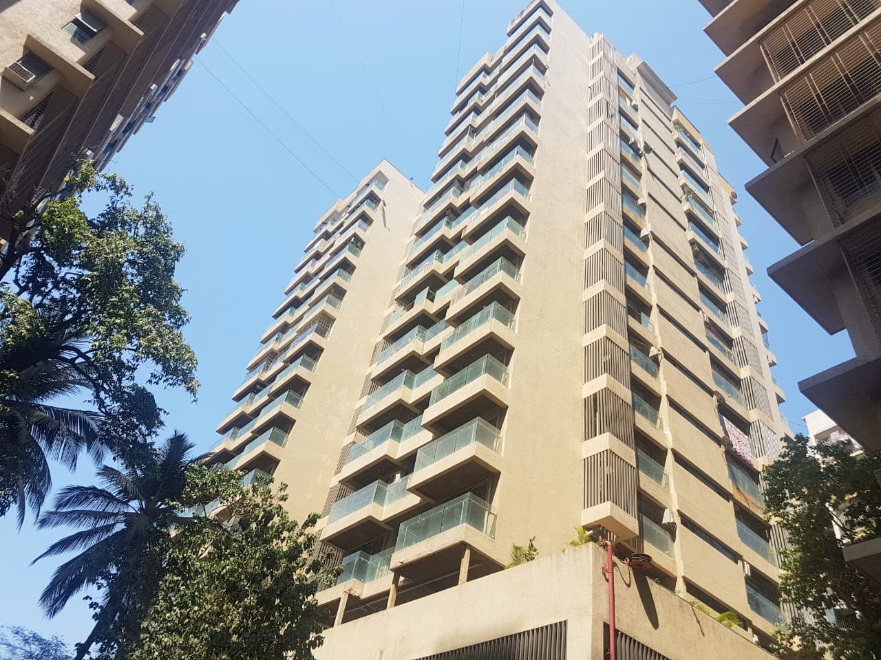 DLH Swanlake — Andheri West (2)
