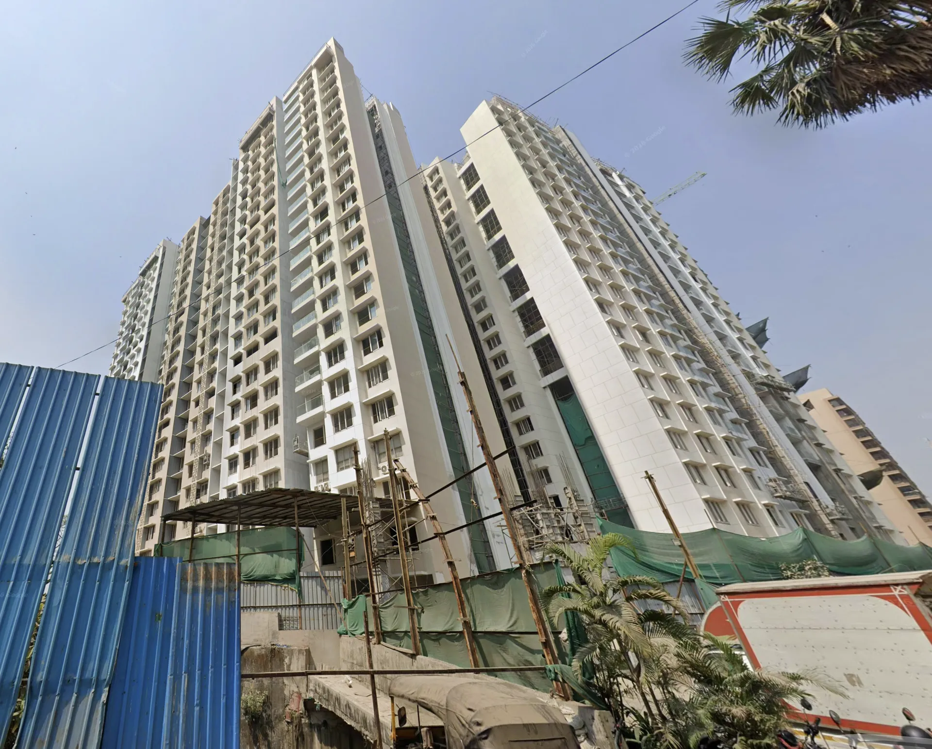 2 BHK Semi-Furnished in Kalpataru Vivant North Wing C , Andheri East