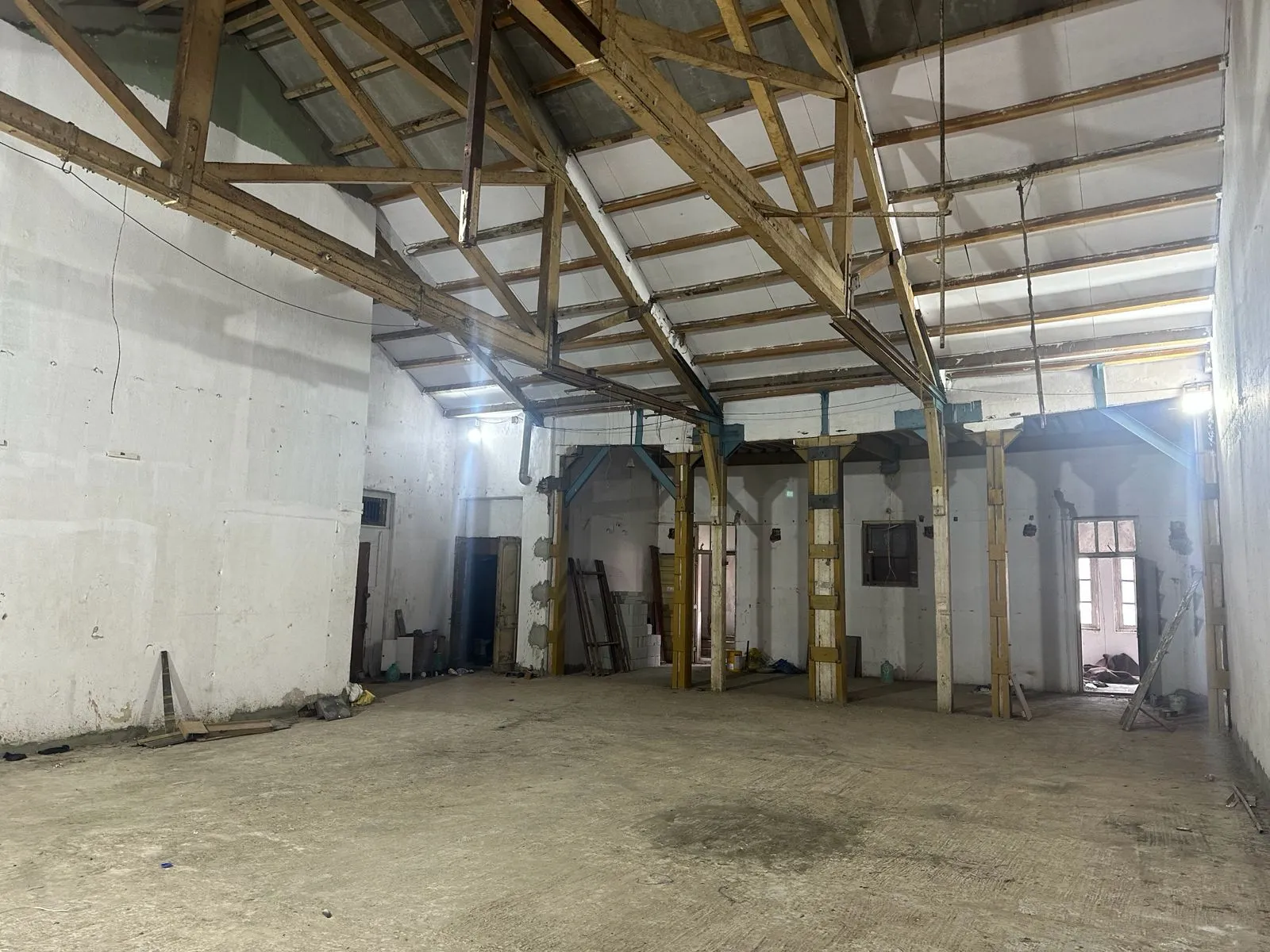 Soonawala Building flat for rent - Image 2