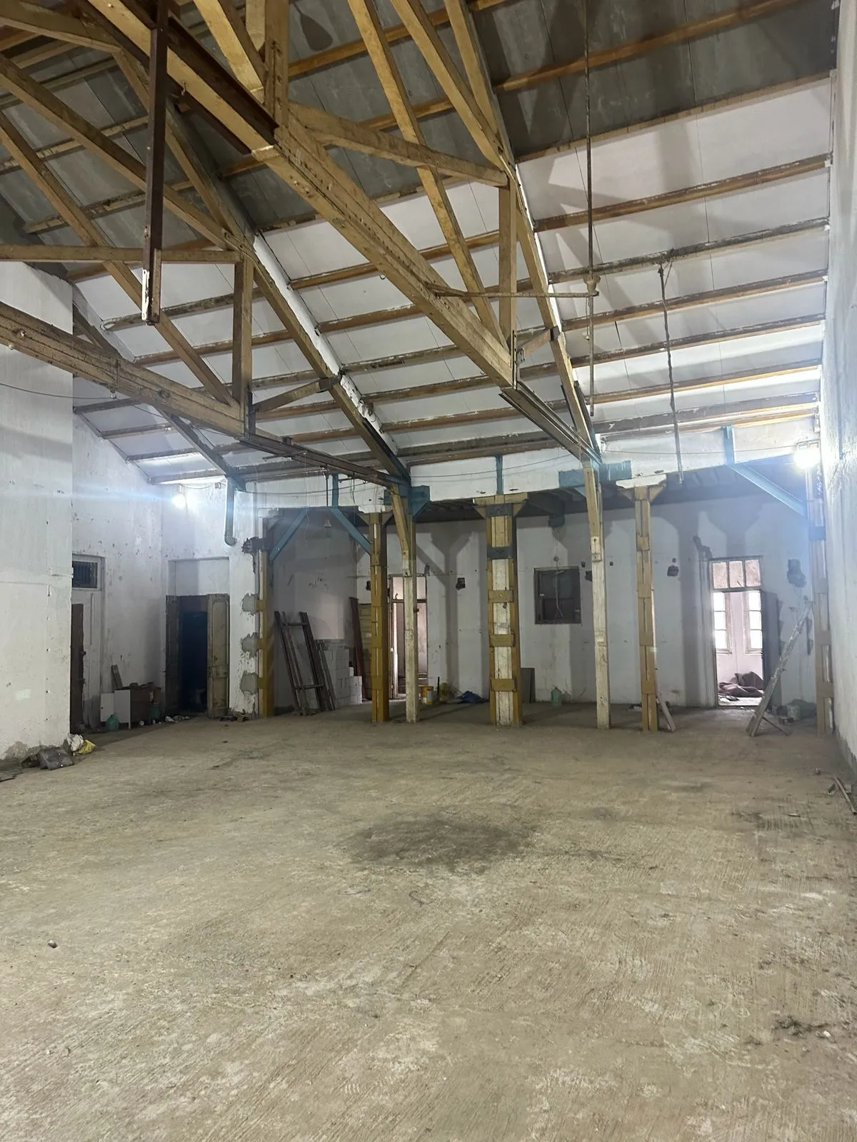 Soonawala Building flat for rent - Image 3