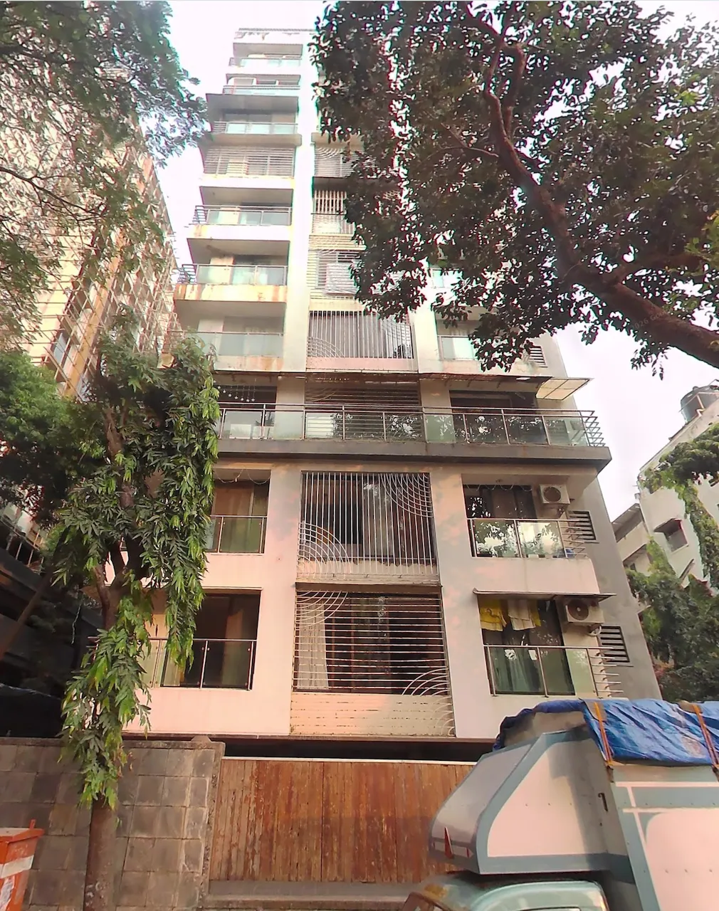Paresh Mahal CHS — Santacruz West