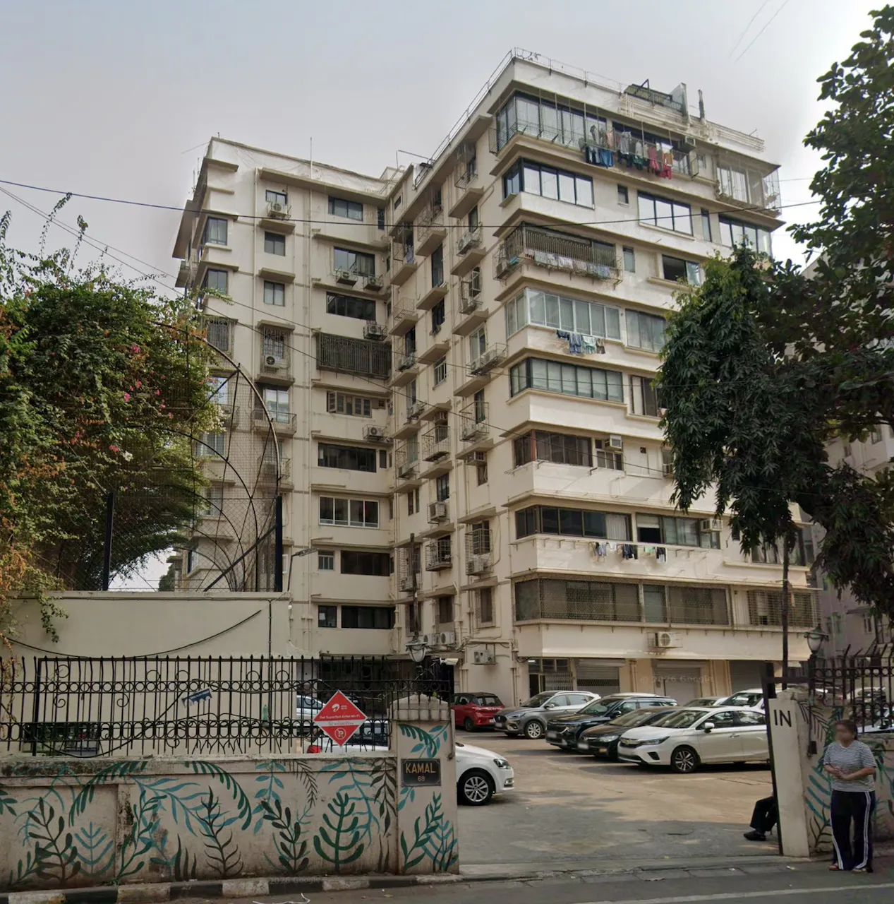 4 BHK Kamal Building for Rent in Walkeshwar
