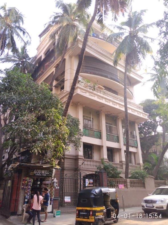Sadanand Classic, Khar West