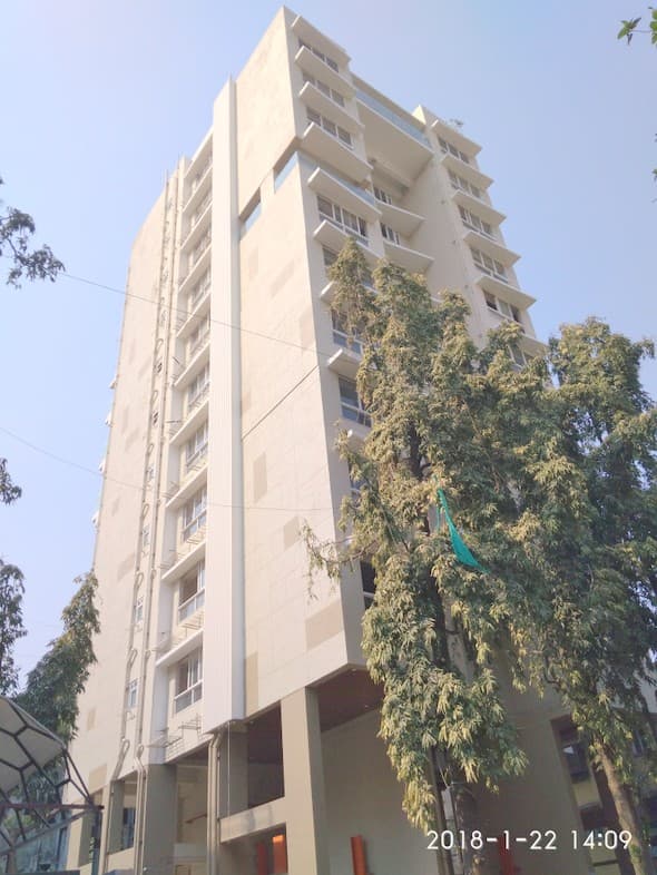 Elite Simran, Santacruz West