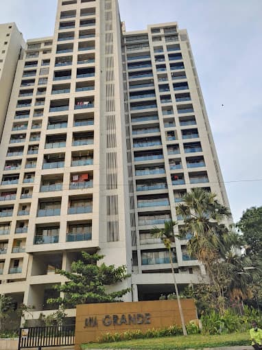 RNA Grande, Kandivali West
