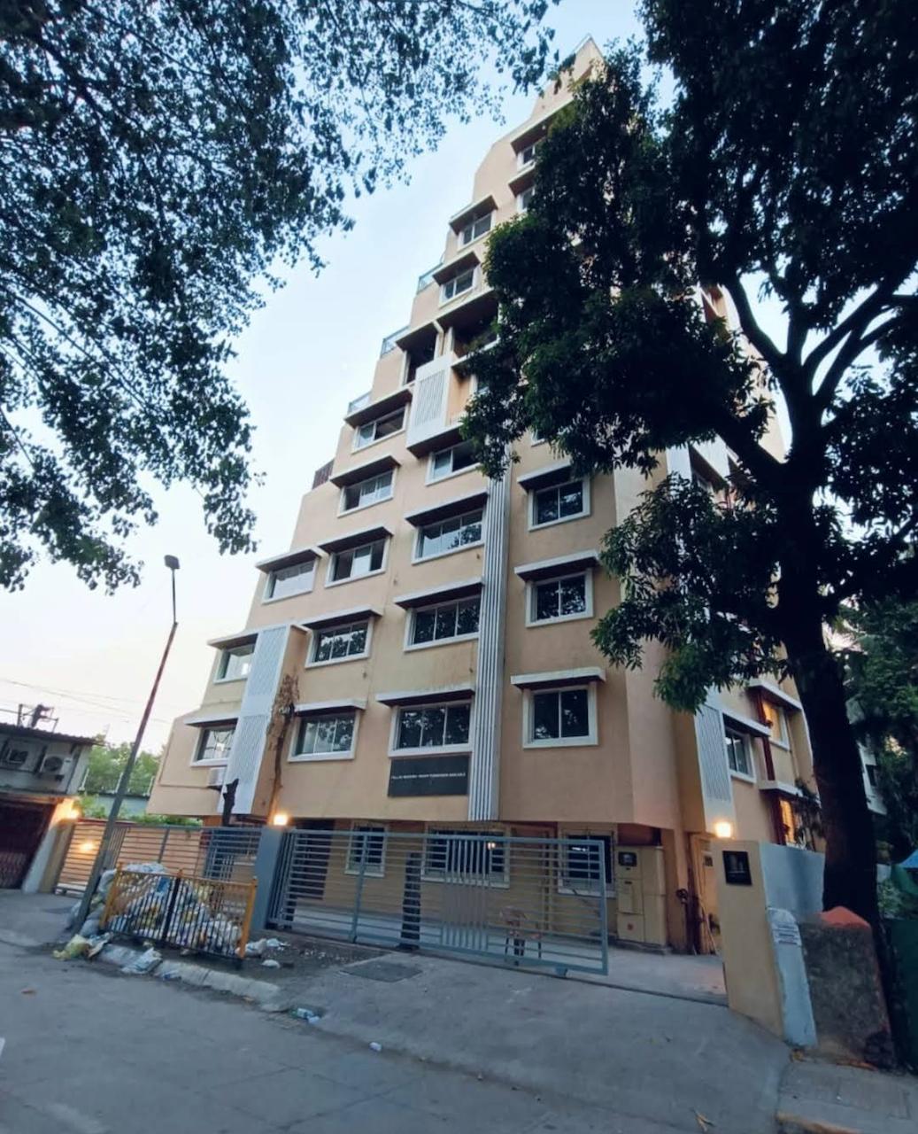 Shiv Om, Khar West