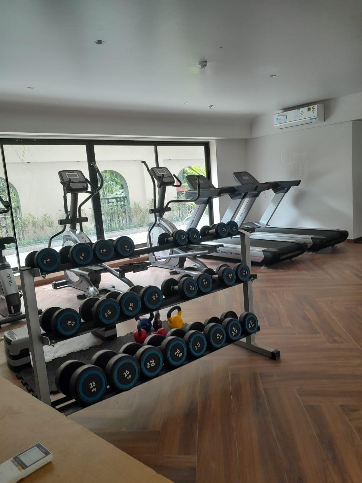 Aum Nirvan, Khar West