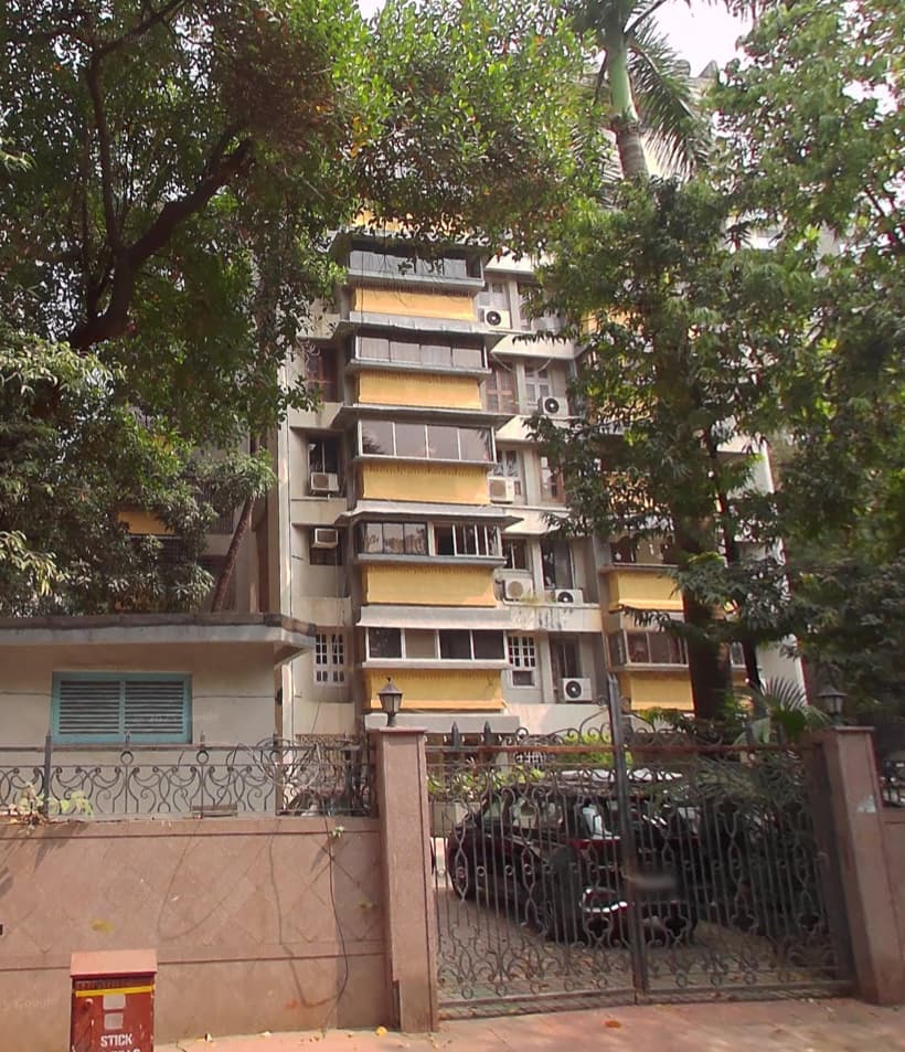 Exotique, Khar West
