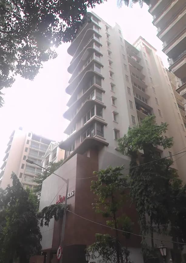 Ekta Iris, Khar West
