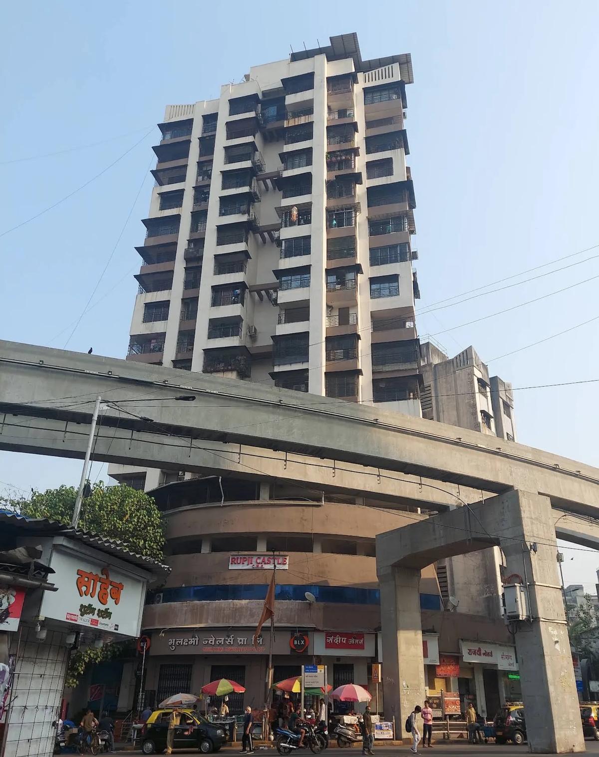 Rupji Castle, Parel