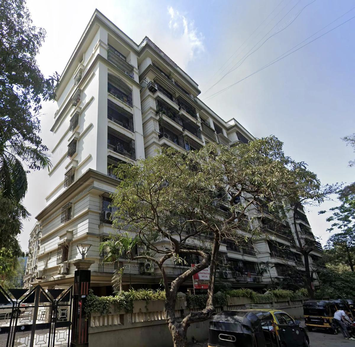 Golden Square, Santacruz East