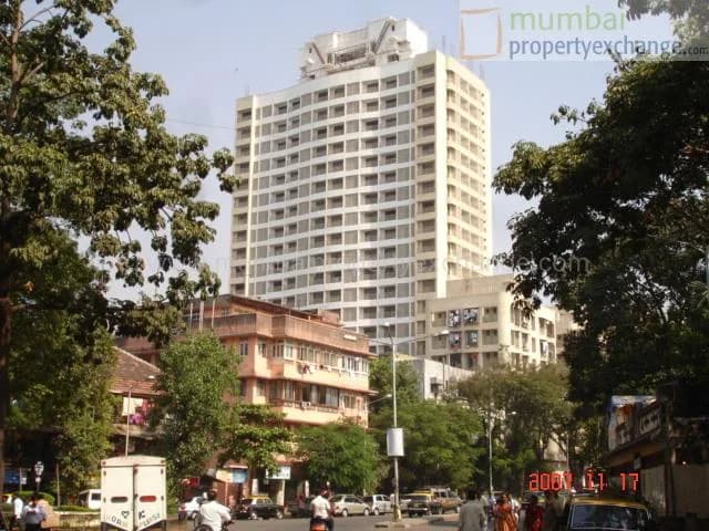 Om Residency, Parel