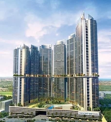 Crescent Bay, Parel