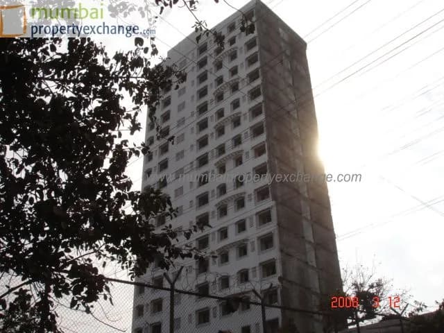 Om Hill Crest, Parel