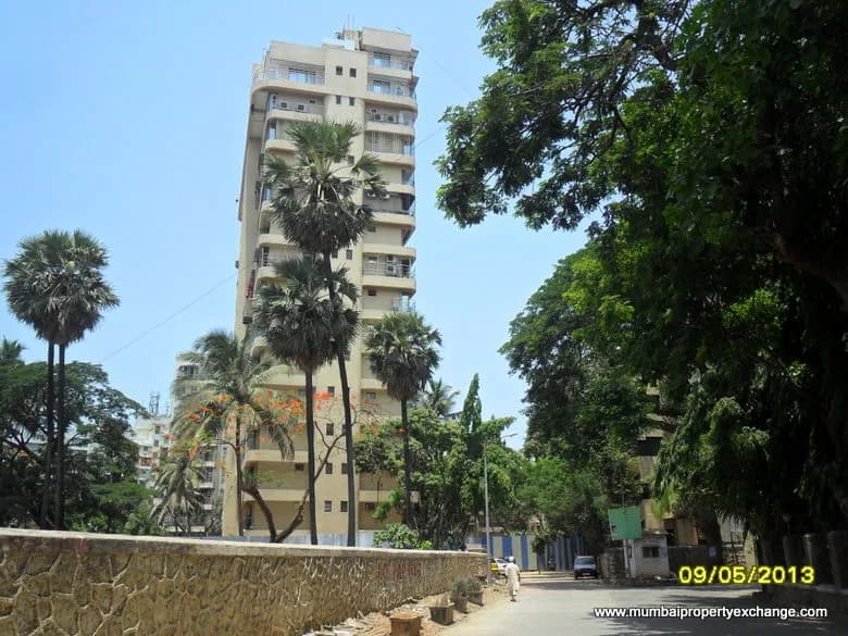 Palm Grove CHS, Juhu