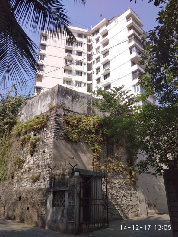Hill Top in Bandra West - Photo 1
