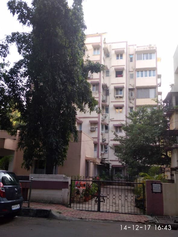 1.5 Grotto Apartment for Rent in Bandra West