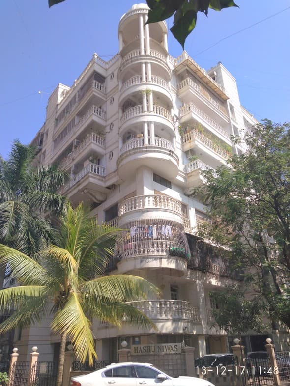 Hashu Niwas in Bandra West - Photo 1