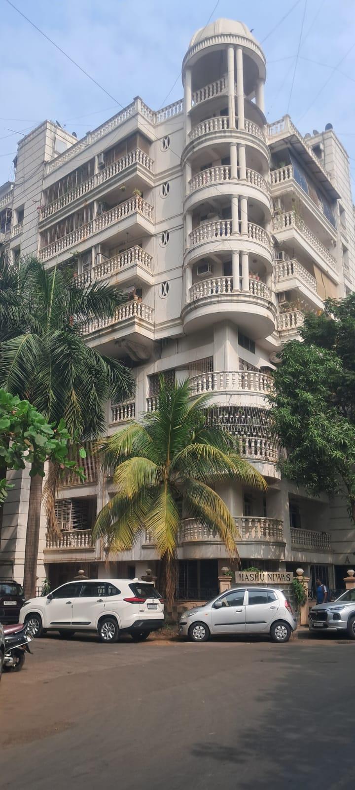 Hashu Niwas in Bandra West - Photo 2