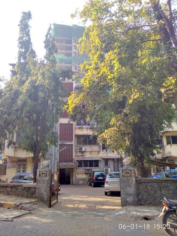 Maya Mahal in Khar West - Photo 1