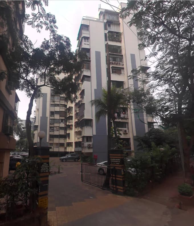 Juhu Abhishek in Andheri West - Photo 4