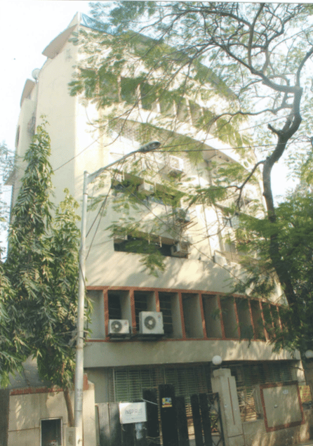 Lavlesh Court in Bandra West - Photo 1