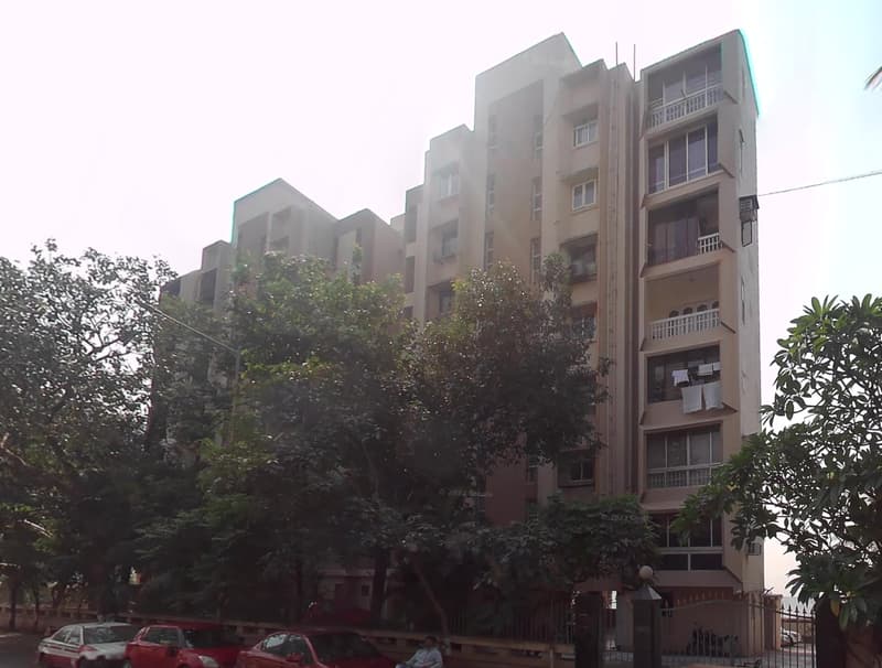 Varun Apartments in Andheri West - Photo 1