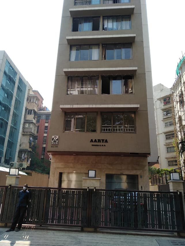Aarya Sahara in Khar West - Photo 3