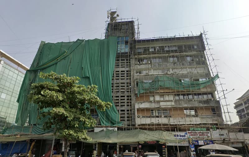 Comet Building in Bandra West - Photo 1
