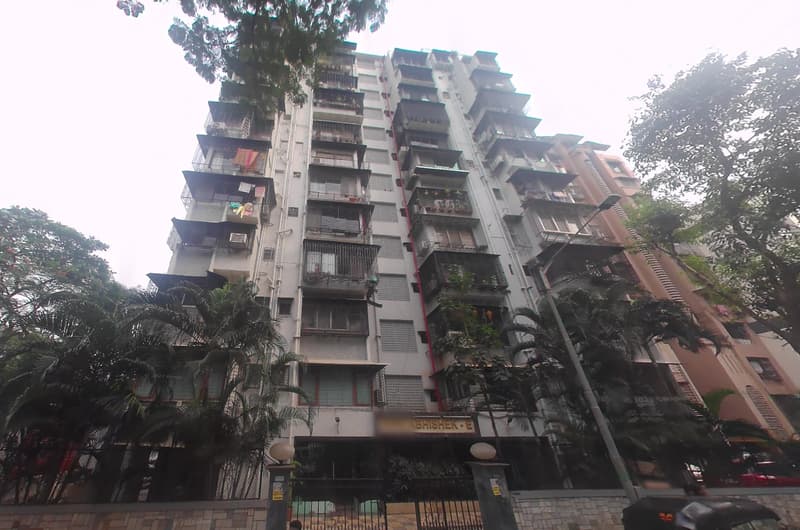Juhu Abhishek in Andheri West - Photo 3