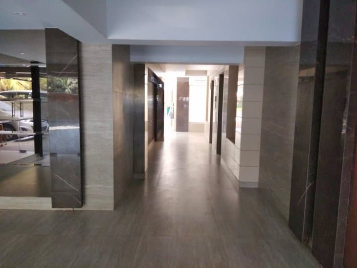 Silver Beach Apartment in Juhu - Photo 4