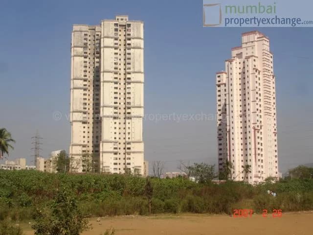 Lloyds Estate photo 5