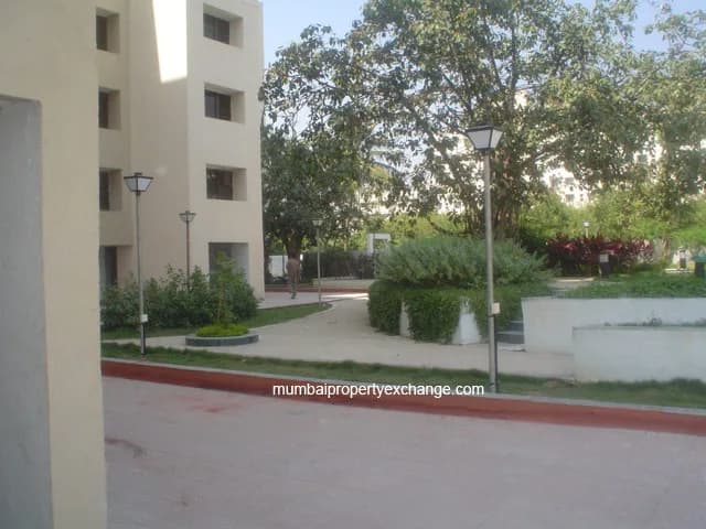 Lloyds Estate photo 4