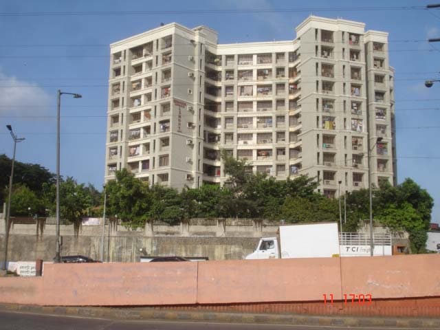 Lemont Apt in Malad East - Photo 11