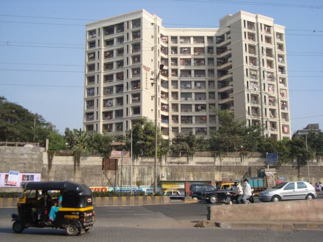 Lemont Apt in Malad East - Photo 10