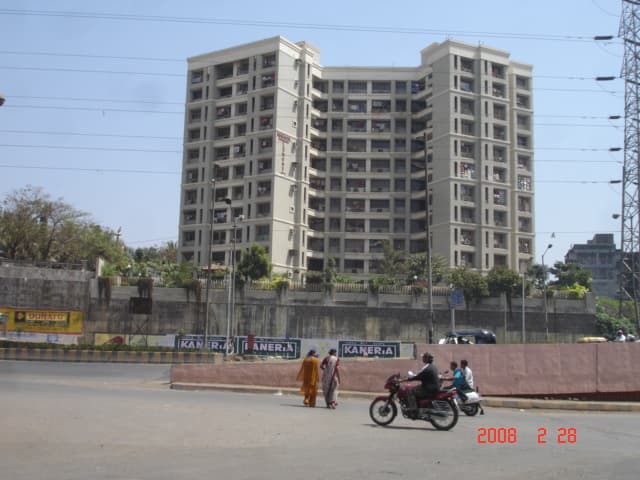 Lemont Apt in Malad East - Photo 8