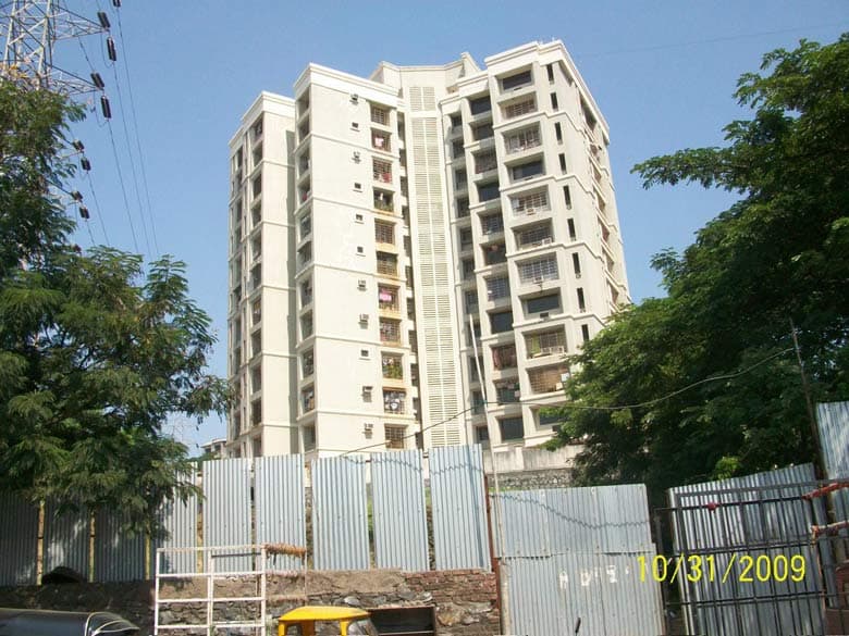 Lemont Apt in Malad East - Photo 12