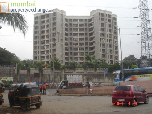 Lemont Apt in Malad East - Photo 9