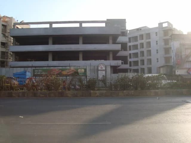 Leena Height photo 2