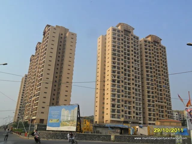 Raheja Heights Wing E photo 2