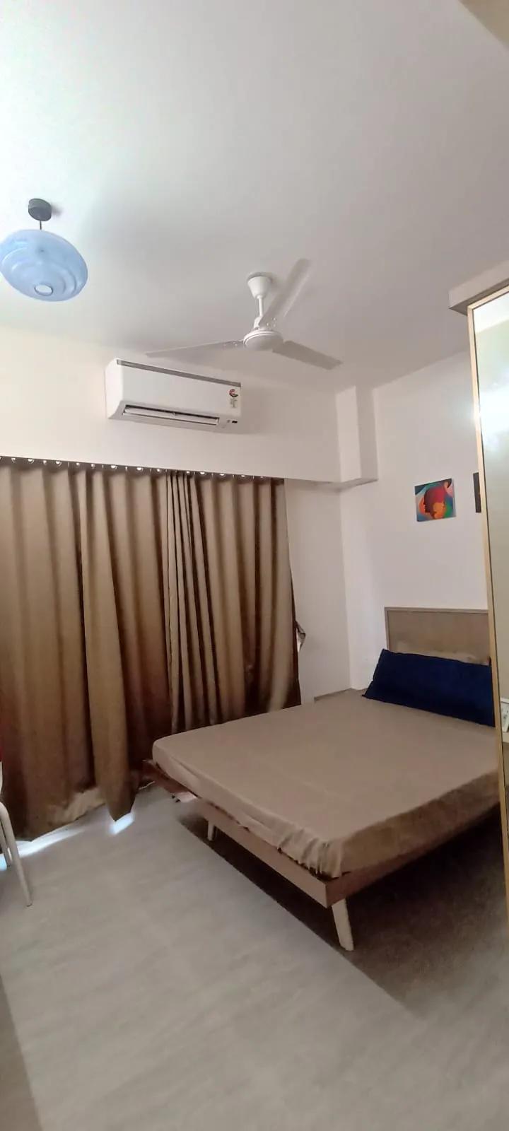 2 BHK Apartment for Rent in Rustomjee Cleon, Bandra East - Photo 8