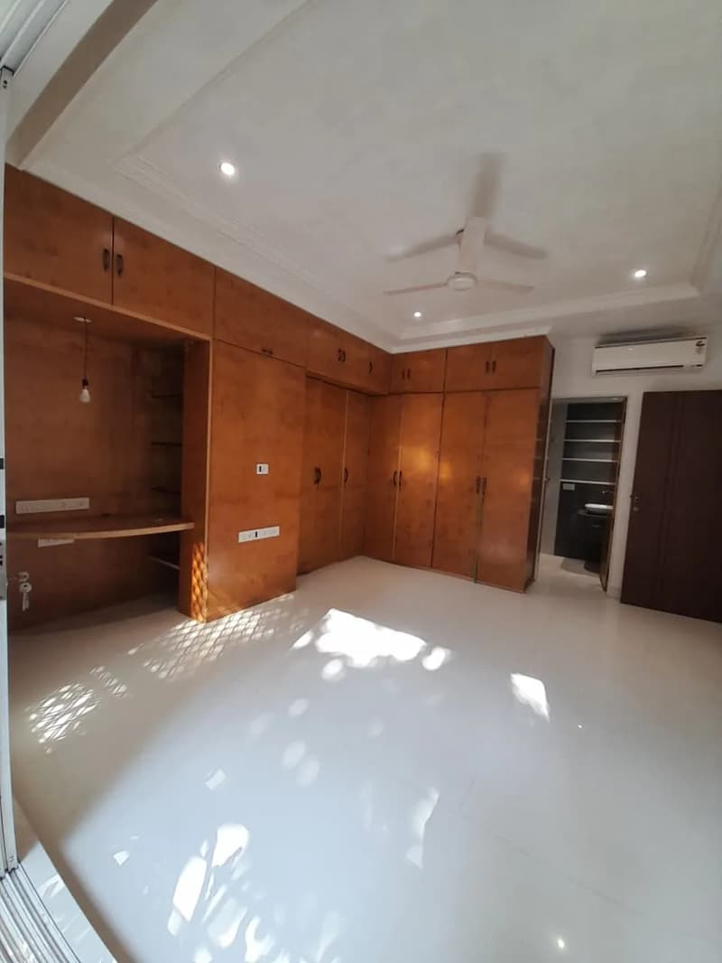 3 BHK Apartment for Rent in Crystal Apartments, Juhu - Photo 13