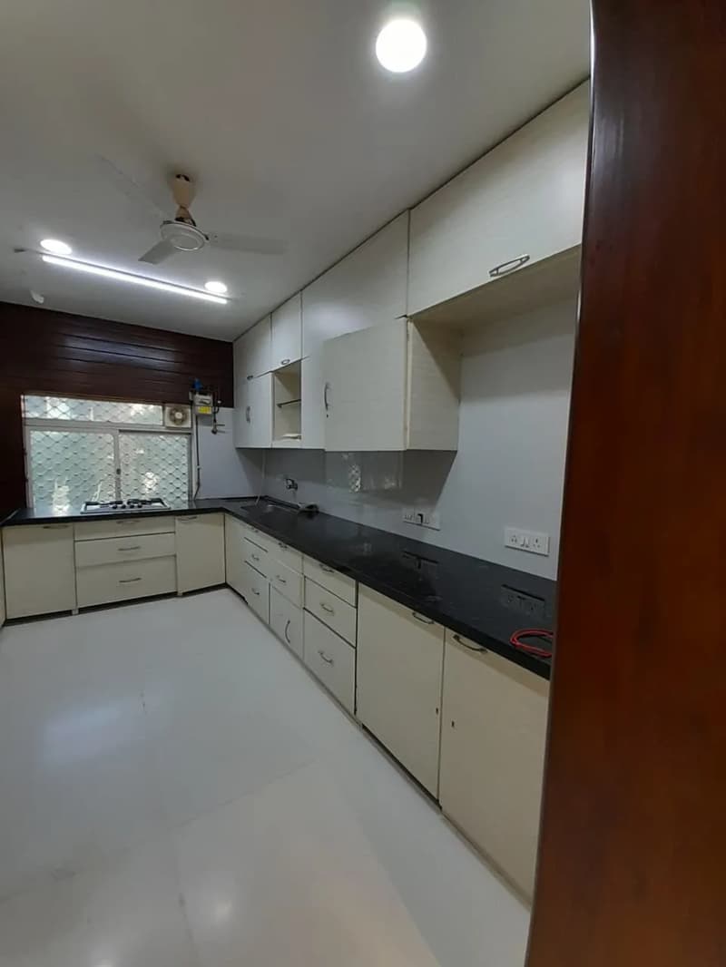 3 BHK Apartment for Rent in Crystal Apartments, Juhu - Photo 5