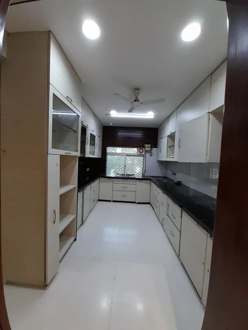 3 BHK Apartment for Rent in Crystal Apartments, Juhu - Photo 7