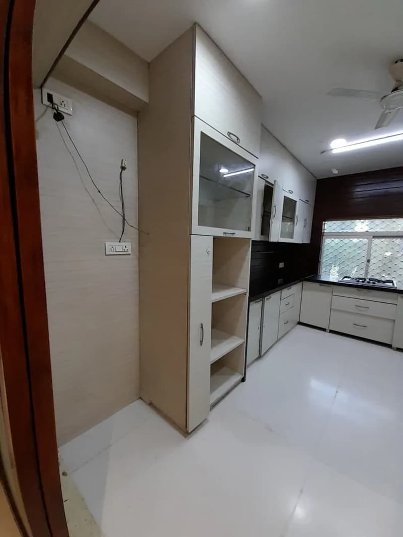 3 BHK Apartment for Rent in Crystal Apartments, Juhu - Photo 8