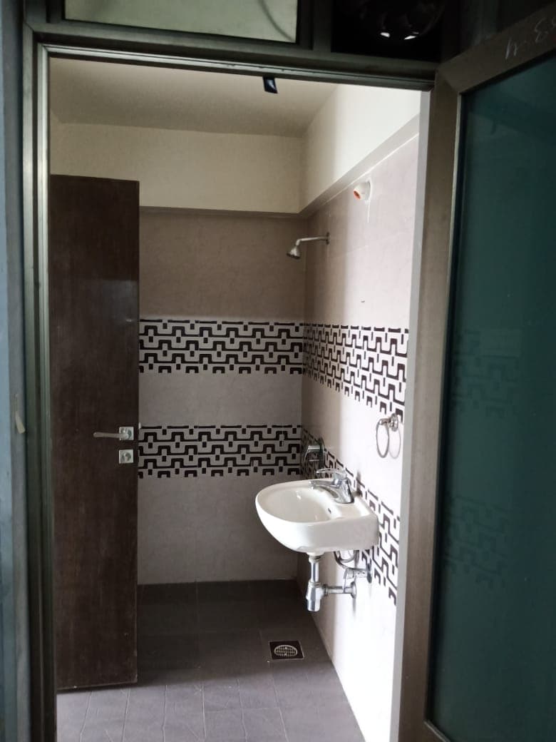 Lashkaria Green Heights in Andheri West - Photo 3